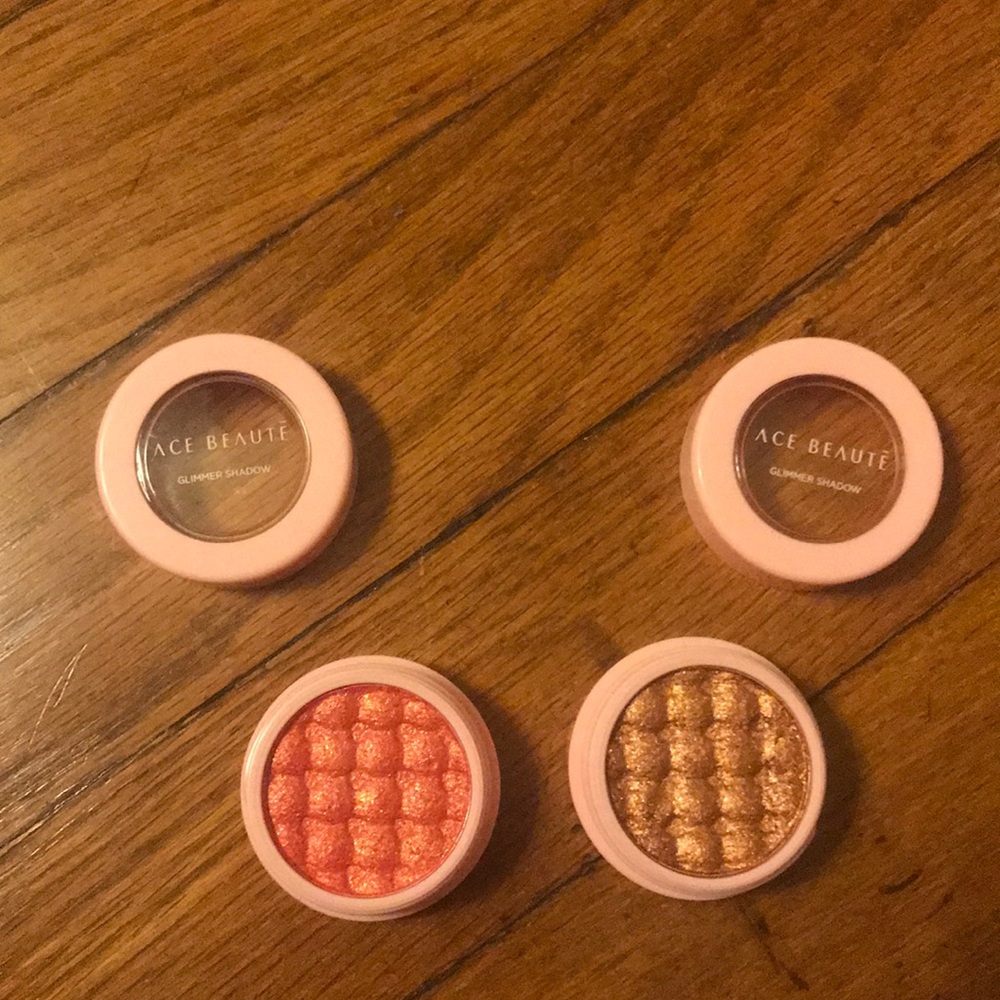 Two mini eyeshadows